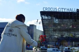 تفحم صالة «كروكوس سيتي هول» للحفلات في موسكو بسبب الهجوم (أ.ف.ب)